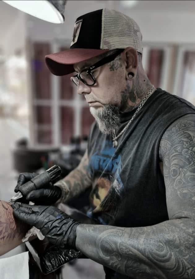 Richi Duarte, fundador de Volt Gallery Tattoo, especialista en realismo