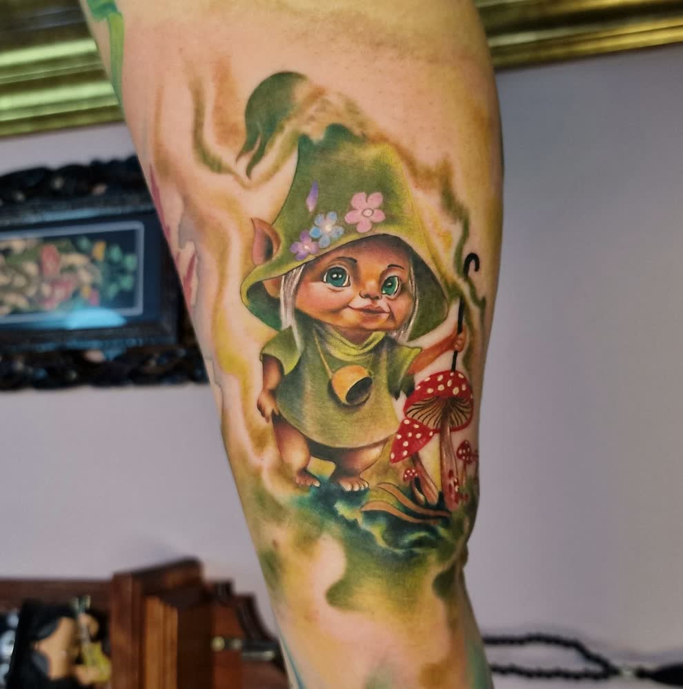 Tatuaje a color en la pierna