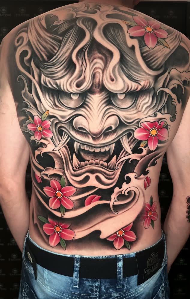 Tatuaje de espalda con motivo japonés