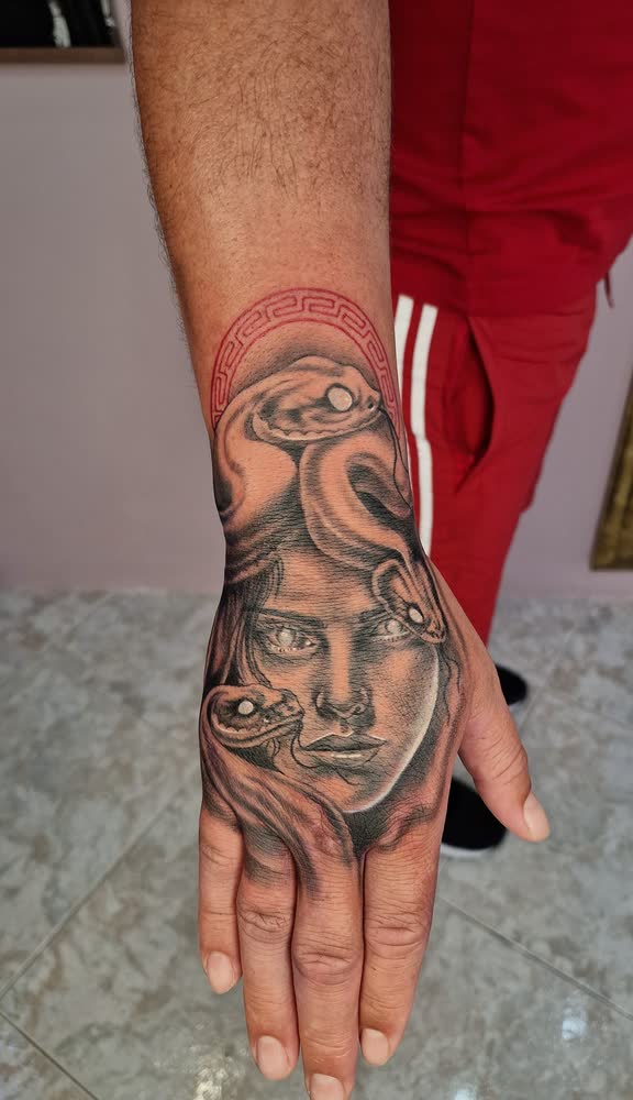 Tatuaje realista de gran formato realizado por Richi Duarte